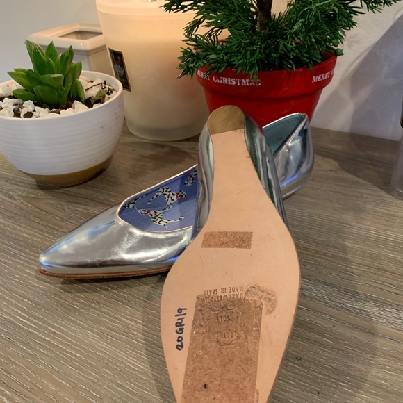 ❄️❄️STUART WEITZMANN Pointed Toe Flats - Picture 3 of 4